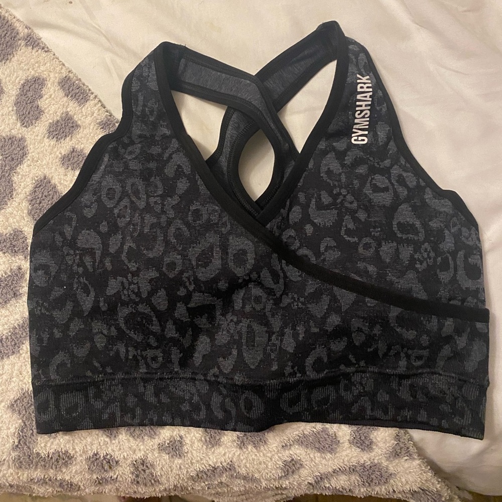 NEw gym shark sports bra
